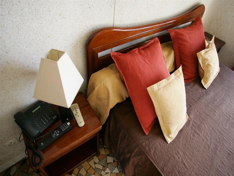 Hotel De La Poste แซ็ง-ลุย ภายนอก รูปภาพ