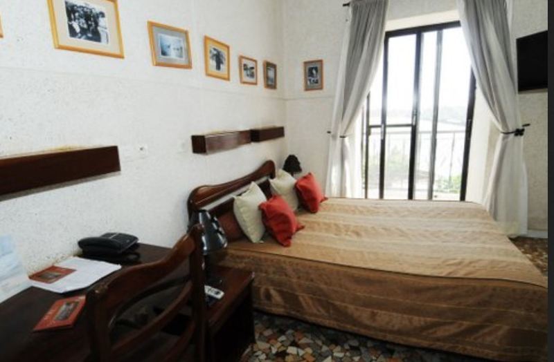 Hotel De La Poste แซ็ง-ลุย ภายนอก รูปภาพ