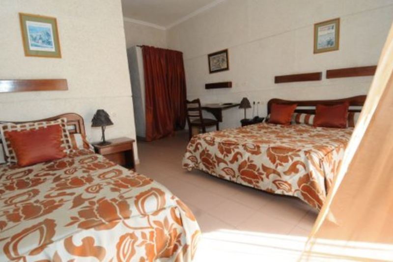 Hotel De La Poste แซ็ง-ลุย ภายนอก รูปภาพ