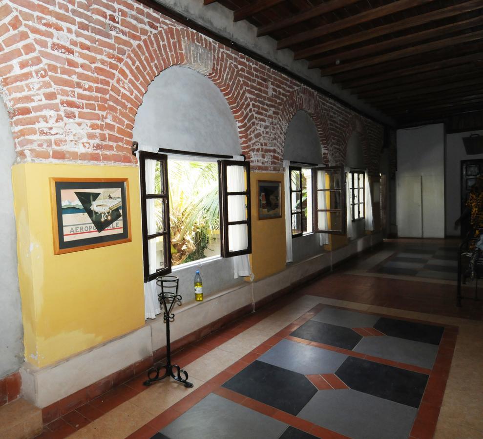 Hotel De La Poste แซ็ง-ลุย ภายนอก รูปภาพ